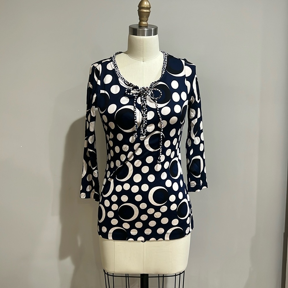 Diane Vaughn Furstenberg top, long sleeve, print with tie front ￼